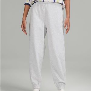 Lululemon 7/8 relaxed hr jogger in grey